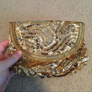 VINTAGE!! 80’s gold beaded clutch